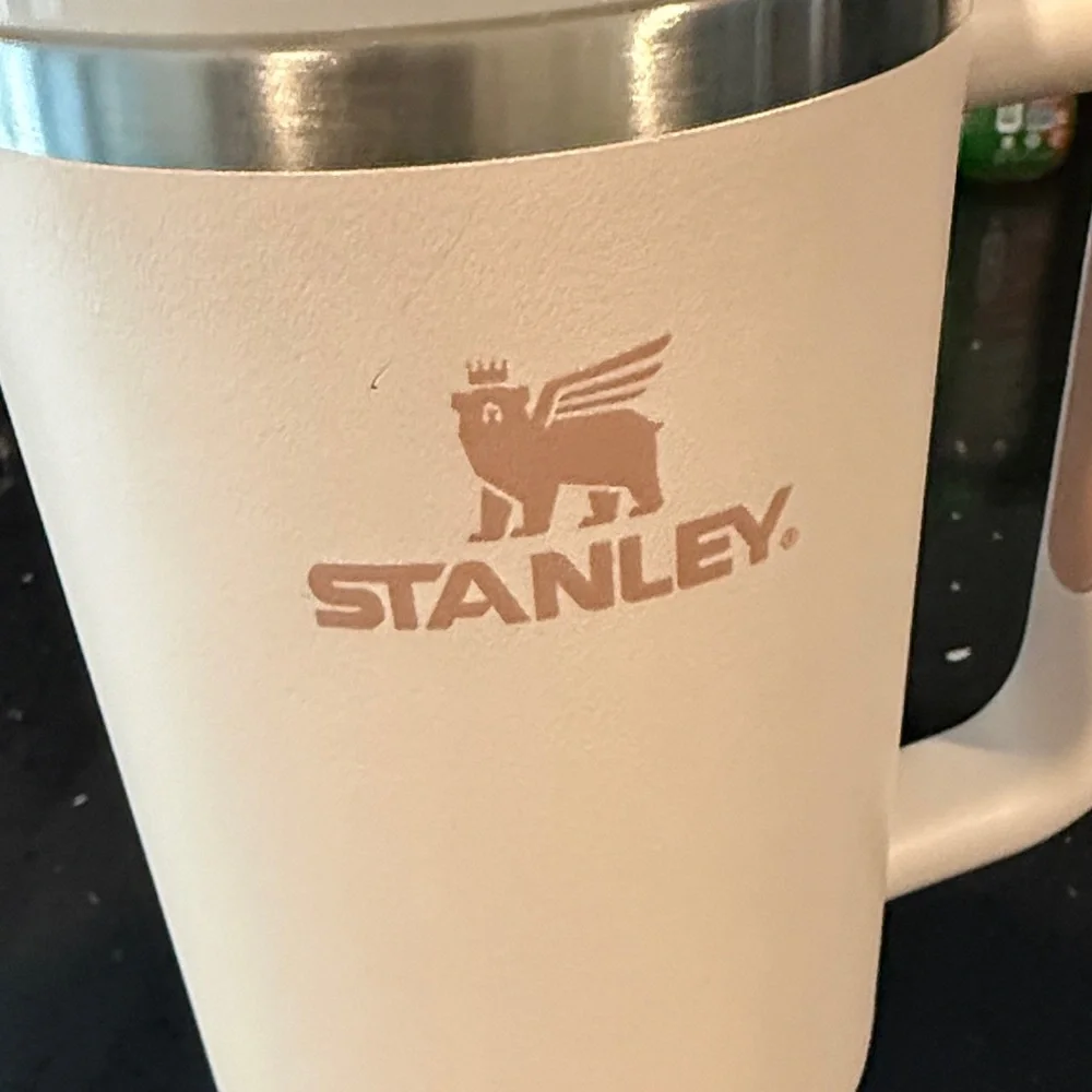 Stanley light pink Tumbler with Handle and Straw - Picture 2 of 7